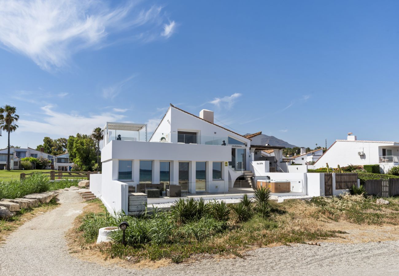 Byhus i Estepona - Casa Bahia Dorada