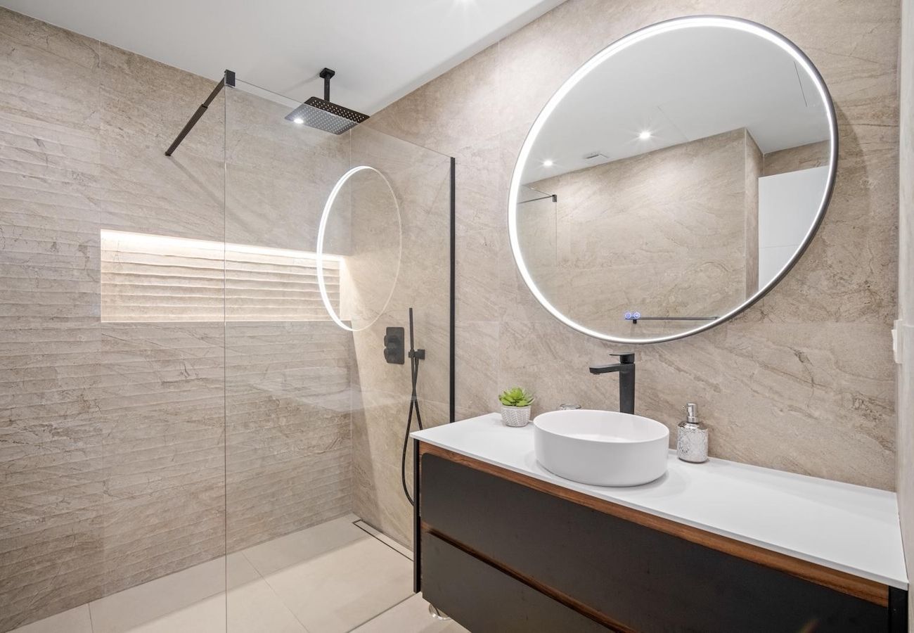 Byhus i Nueva andalucia - Aurora Townhouse