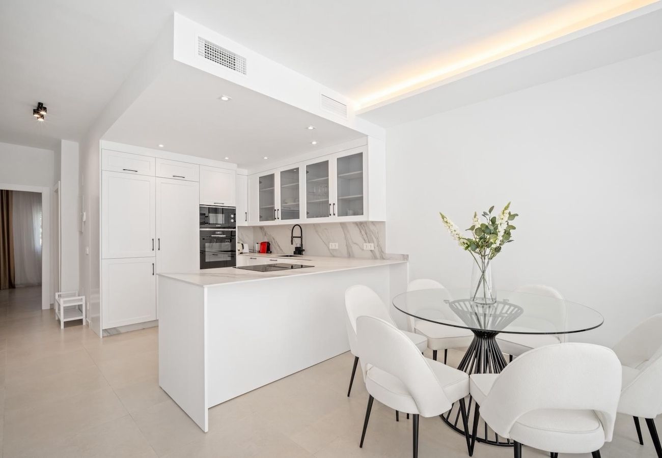 Byhus i Nueva andalucia - Aurora Townhouse