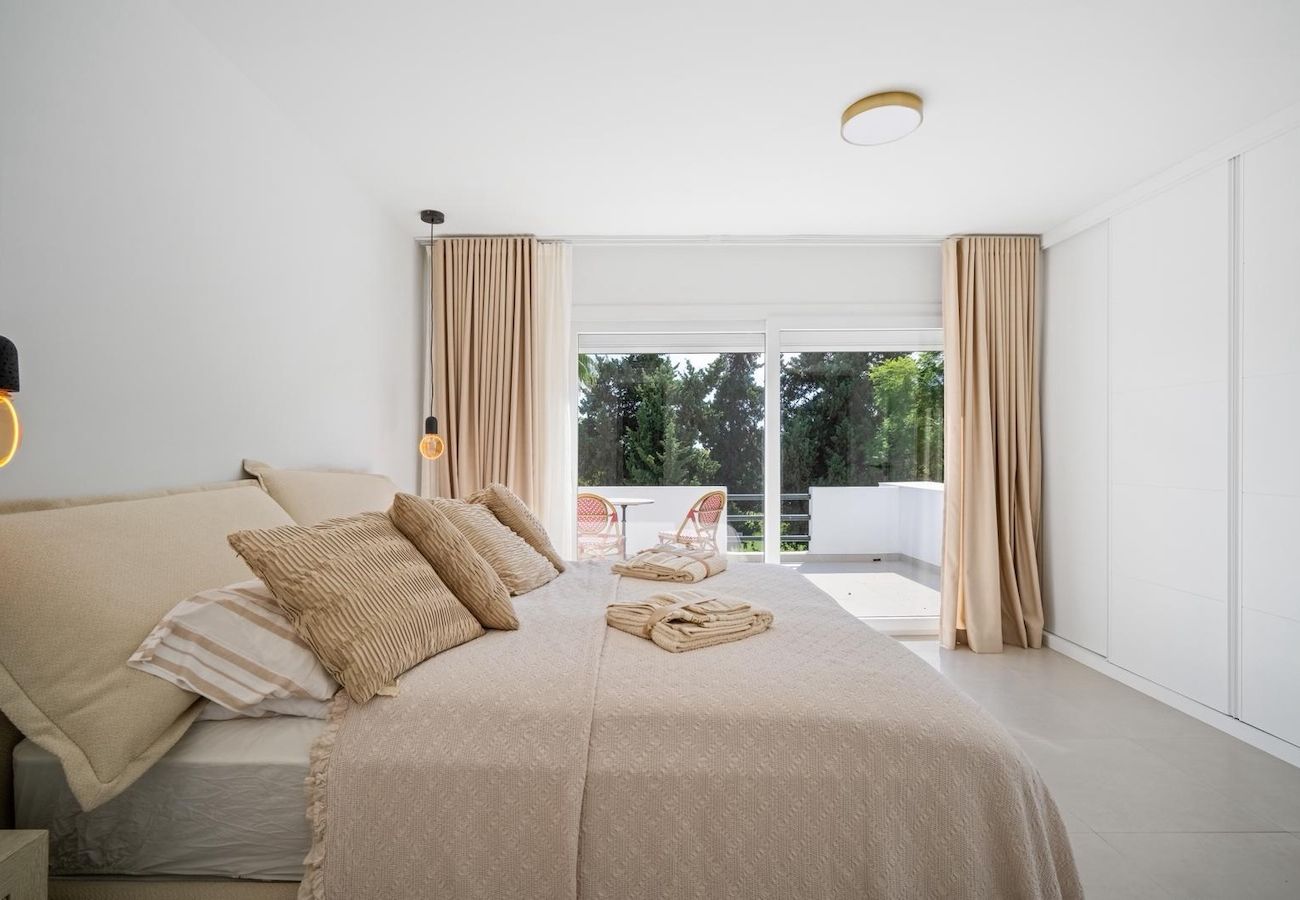 Byhus i Nueva andalucia - Aurora Townhouse