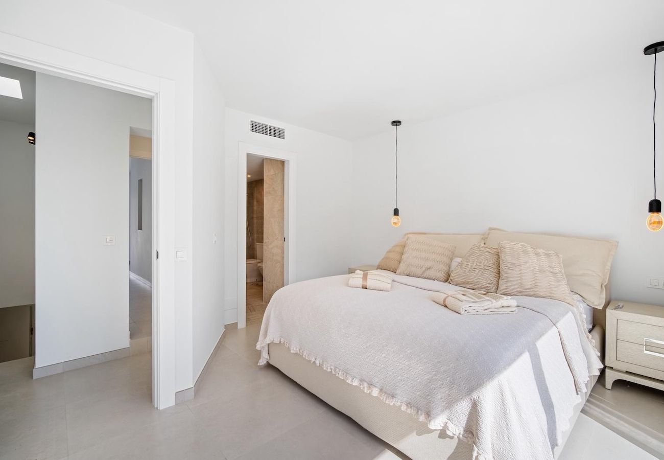 Byhus i Nueva andalucia - Aurora Townhouse