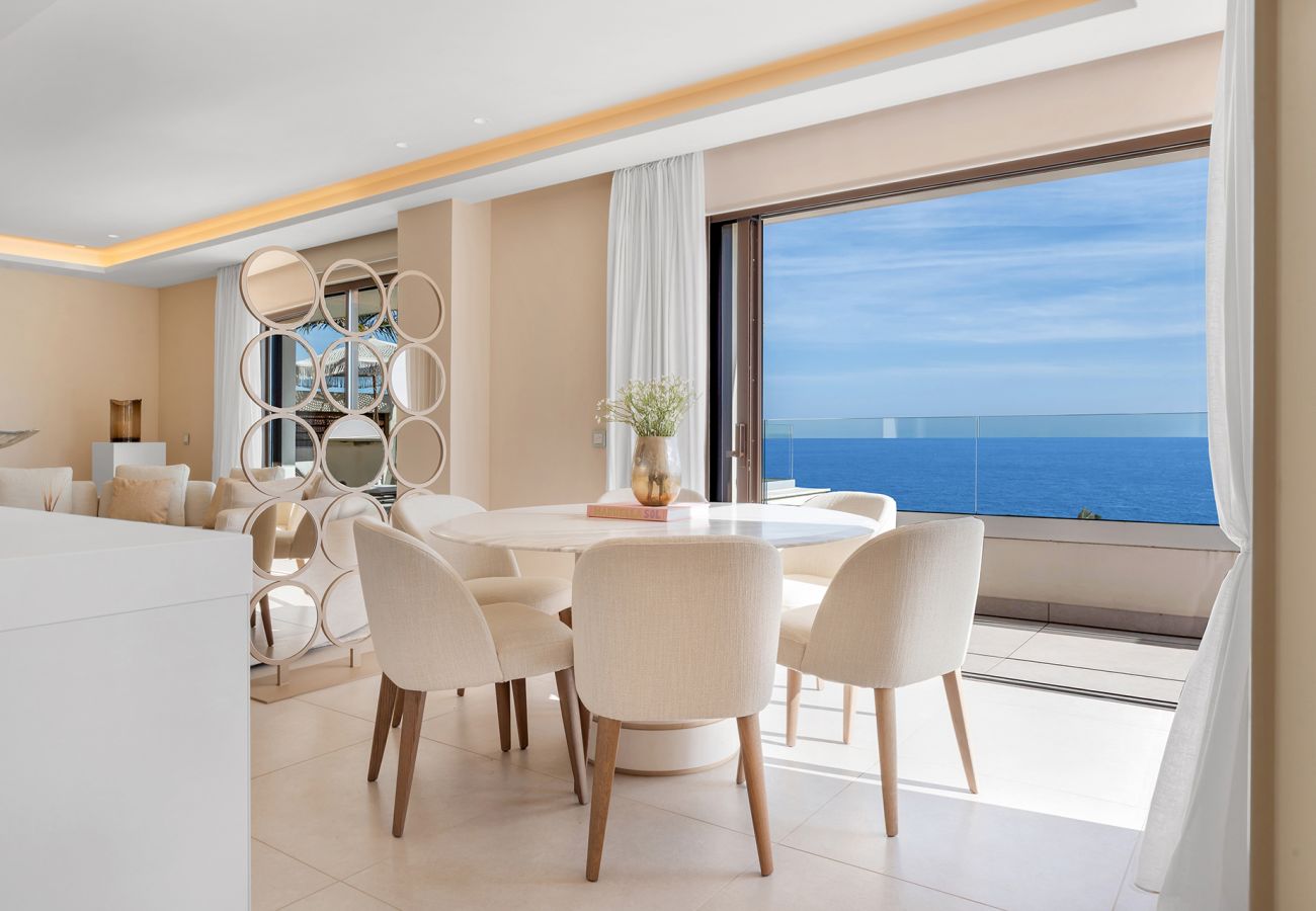 Lejlighed i Estepona - Luxury Beachfront Velaya