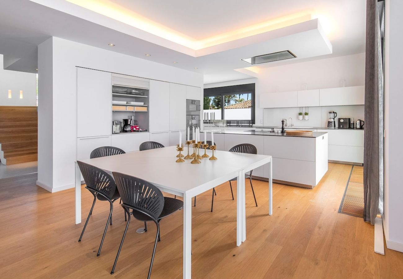 Villa in Marbella - The Beach House
