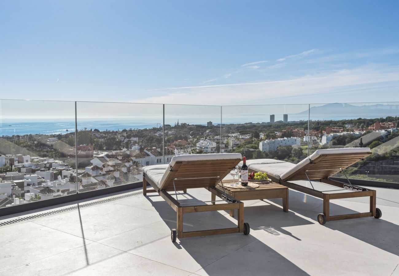 Ferienwohnung in Marbella - Cabopino Penthouse with Private Pool