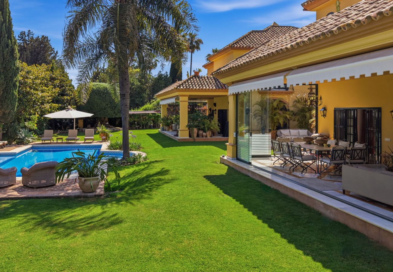 Villa in San Pedro de Alcántara - Villa Amarilla