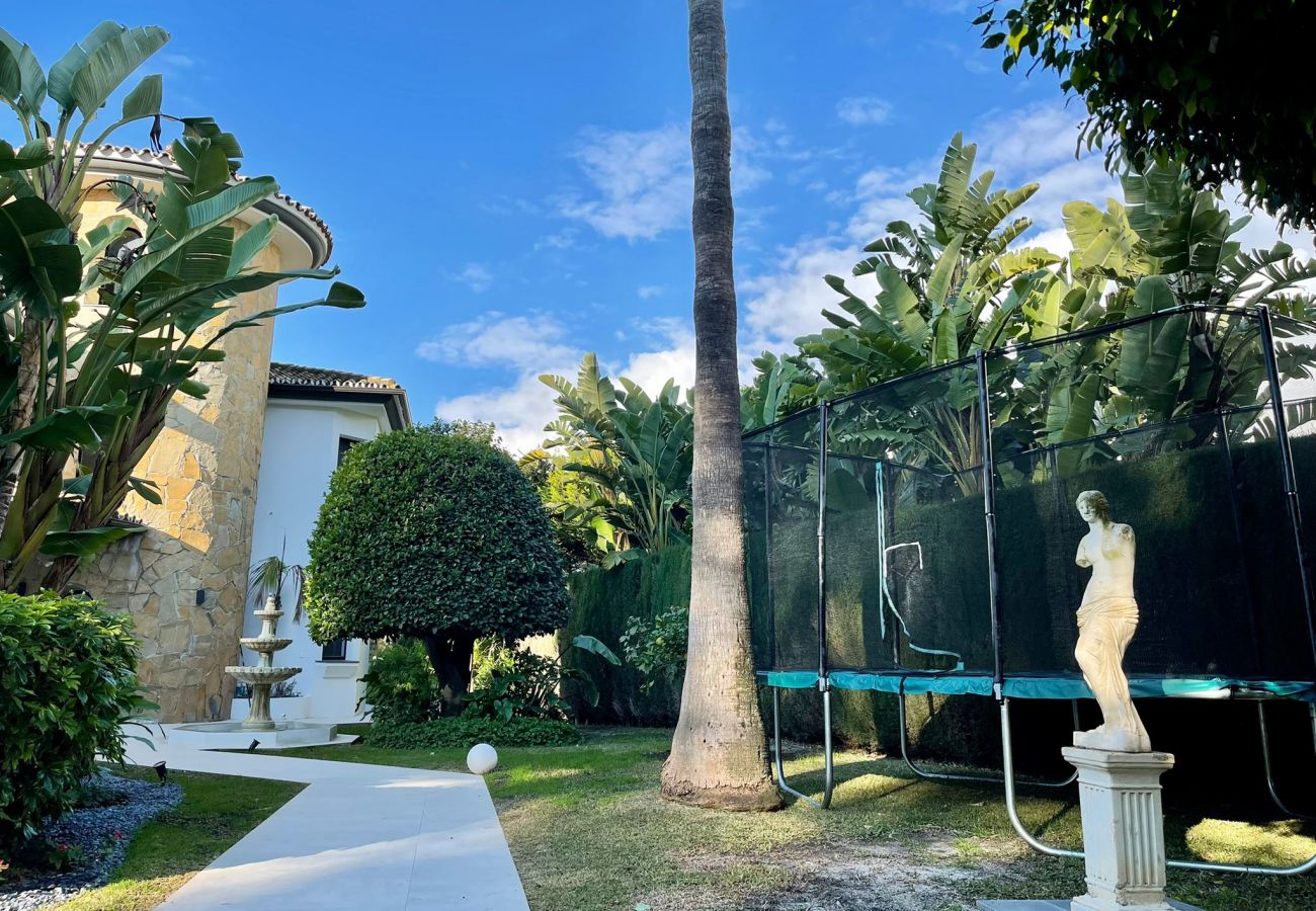 Villa en Estepona - Villa Feliz