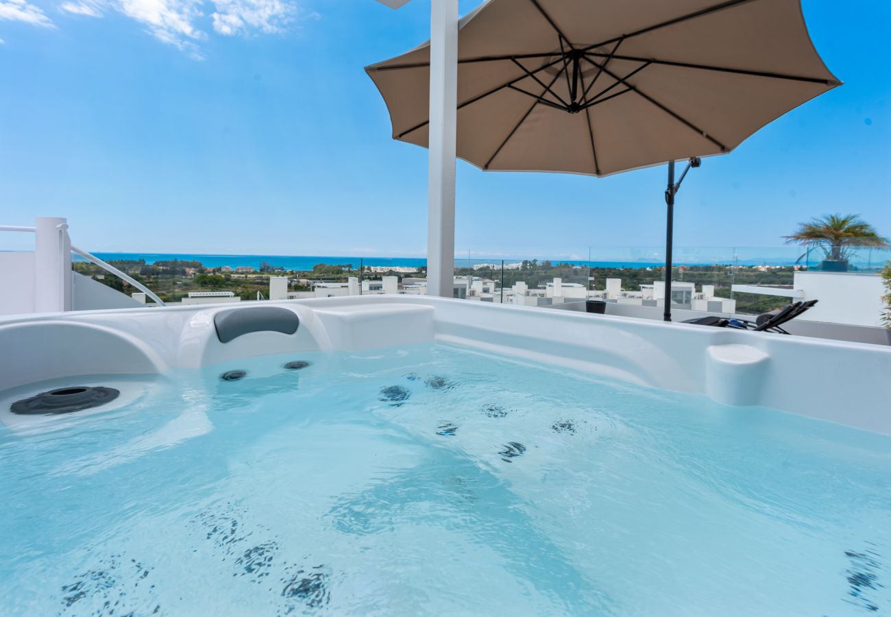 Apartamento en Estepona - Mirage Penthouse - Sea views & Jacuzzi!