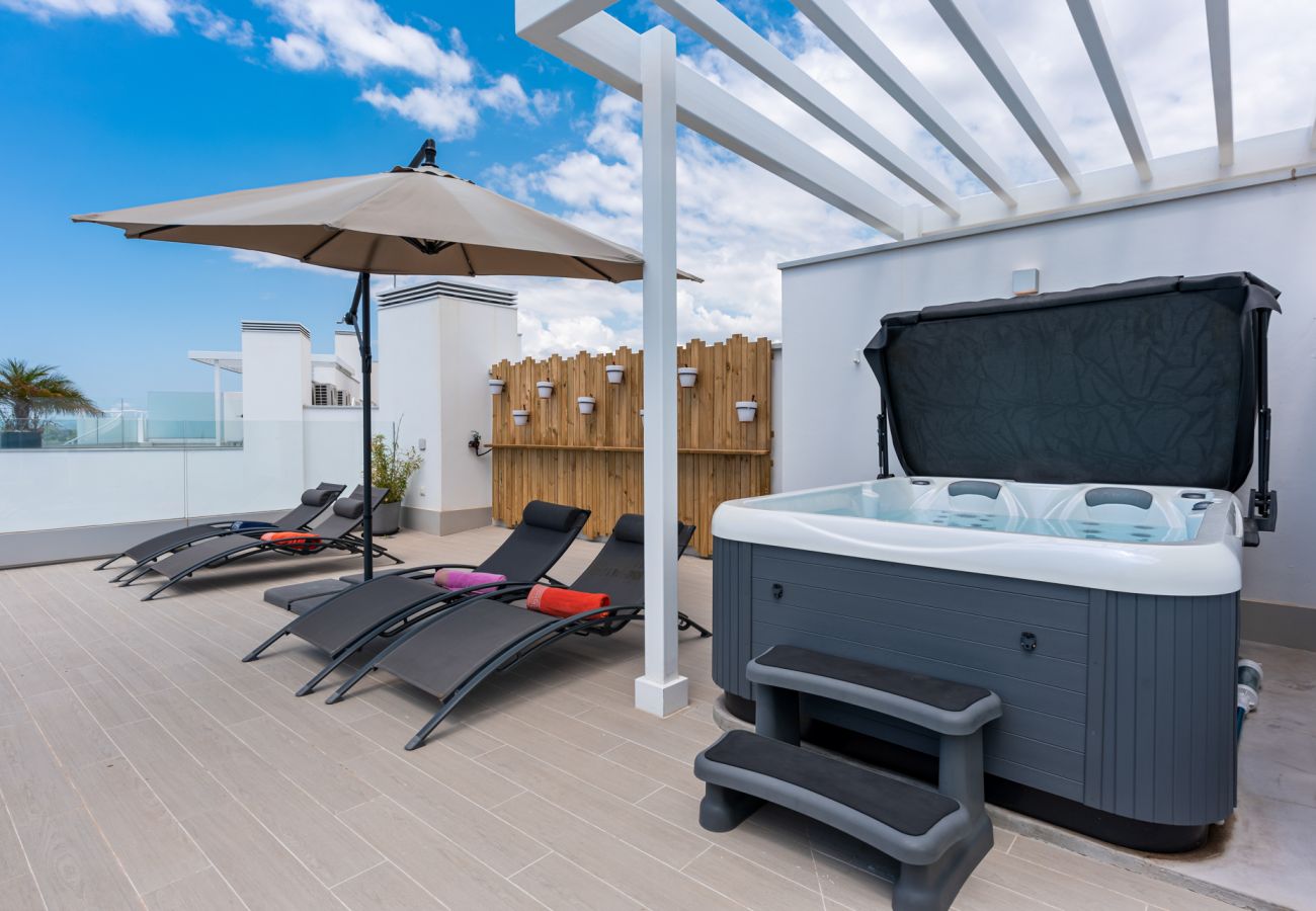 Apartamento en Estepona - Mirage Penthouse - Sea views & Jacuzzi!