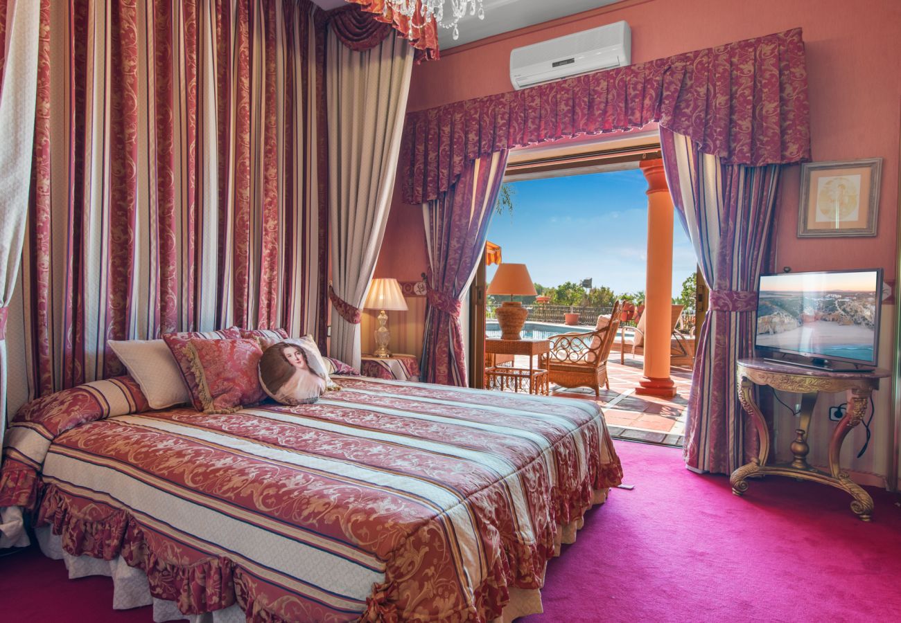 Villa en Estepona - Villa Palm Ridge