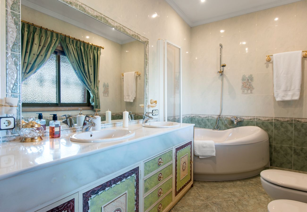 Villa en Estepona - Villa Palm Ridge