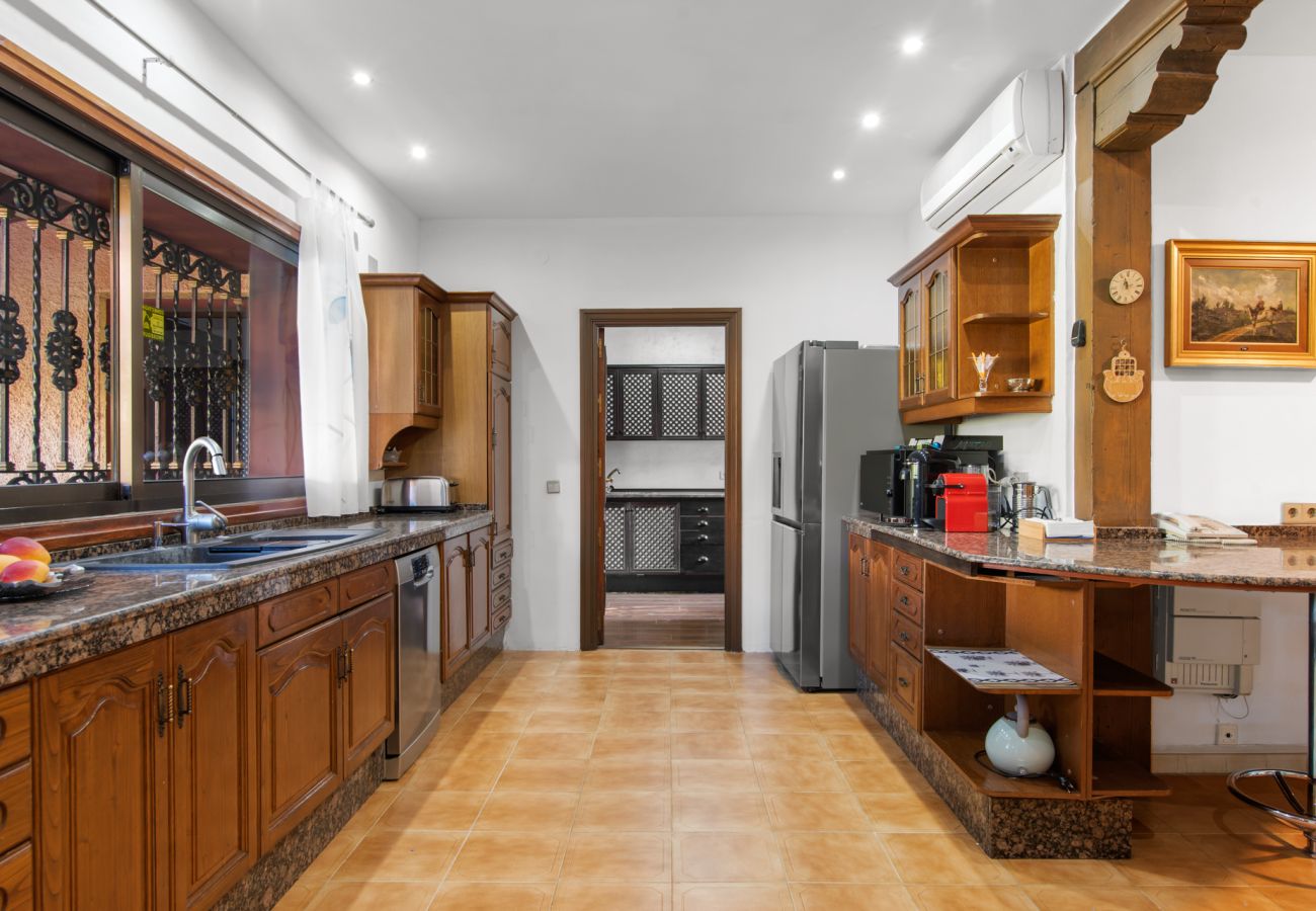 Villa en Estepona - Villa Palm Ridge