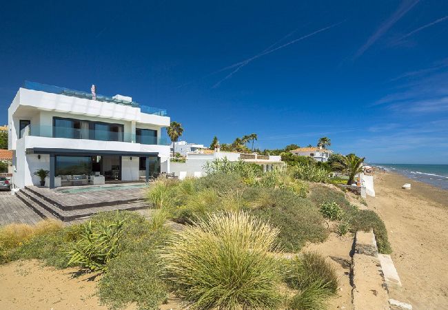 Villa/Dettached house in Marbella - The Beach House
