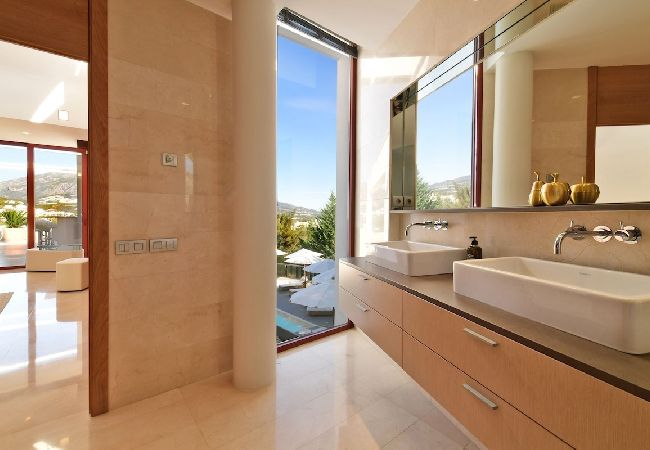 Villa in Marbella - Villa Suena Blanca Villa in Marbella - Villa Suena Blanca