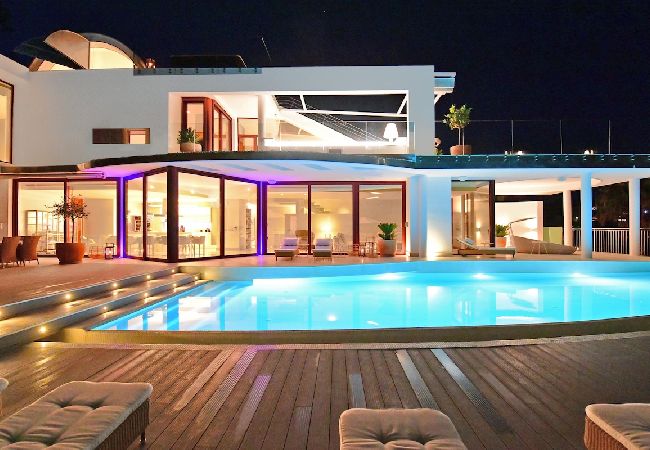 Villa in Marbella - Villa Suena Blanca Villa in Marbella - Villa Suena Blanca