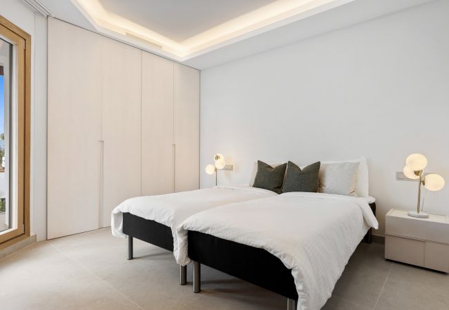 Terraced House in Nueva andalucia - Casa Blanca Mar Terraced House in Nueva andalucia - Casa Blanca Mar