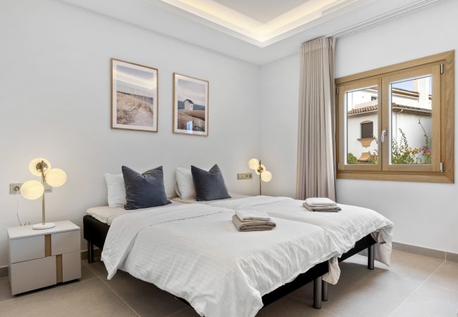 Terraced House in Nueva andalucia - Casa Blanca Mar Terraced House in Nueva andalucia - Casa Blanca Mar