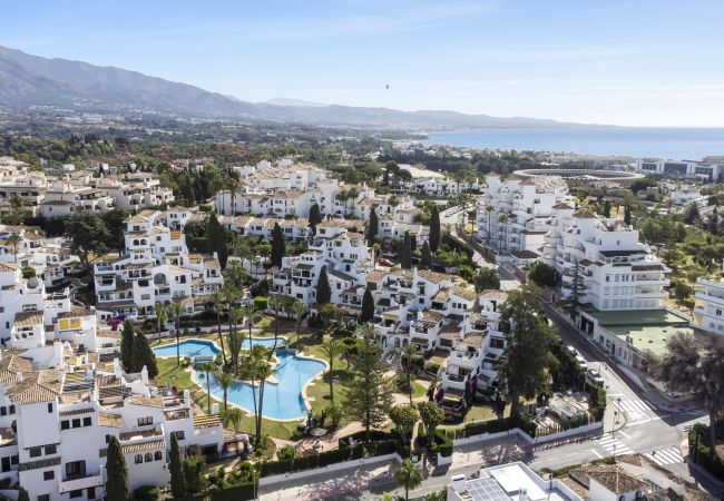 Terraced House in Nueva andalucia - Casa Blanca Mar Terraced House in Nueva andalucia - Casa Blanca Mar