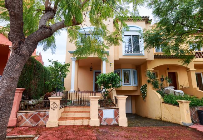 Terraced House in Nueva andalucia - Casa Vasari Terraced House in Nueva andalucia - Casa Vasari