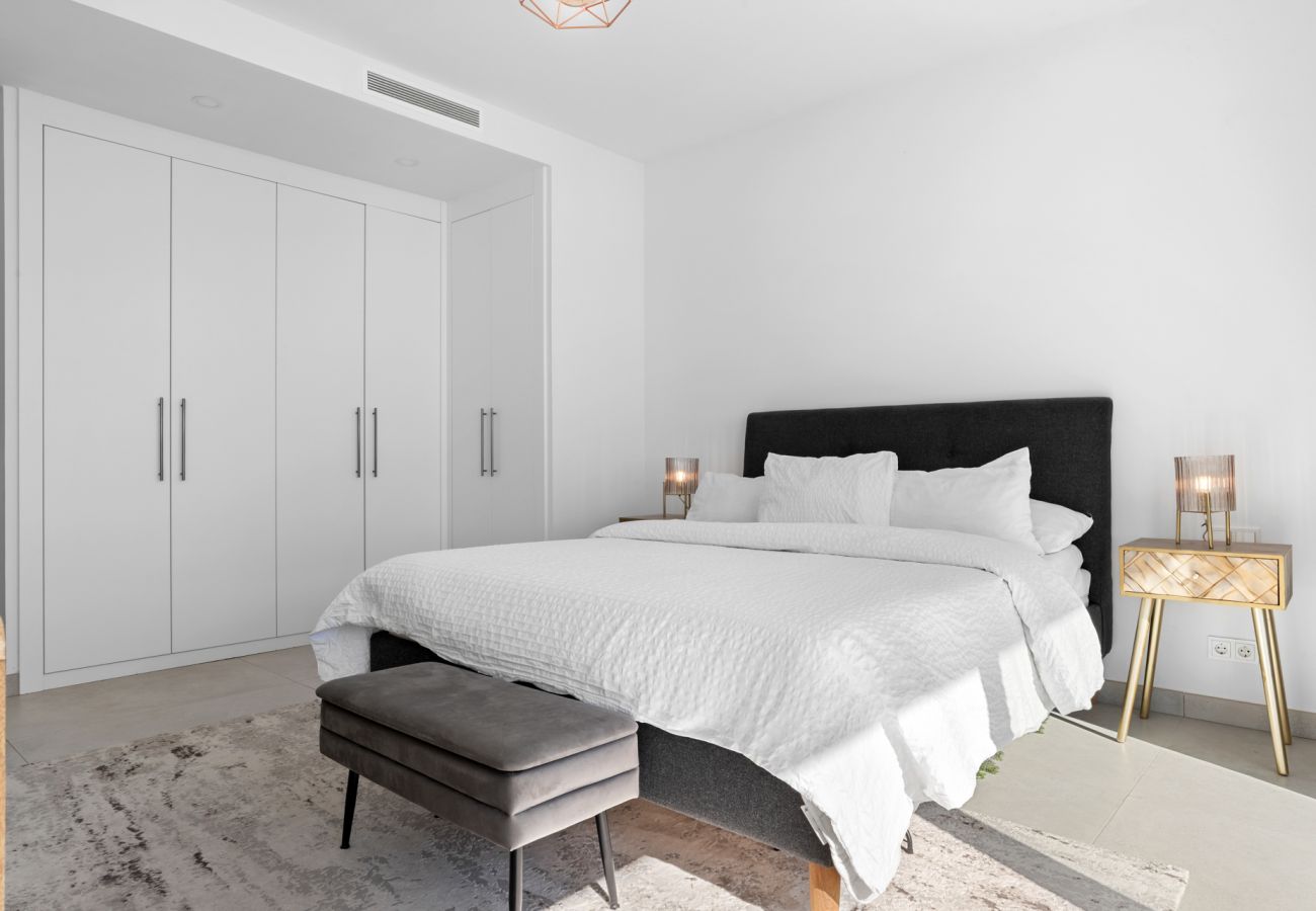 Apartment in Marbella - Cabopino Penthouse with Private Pool