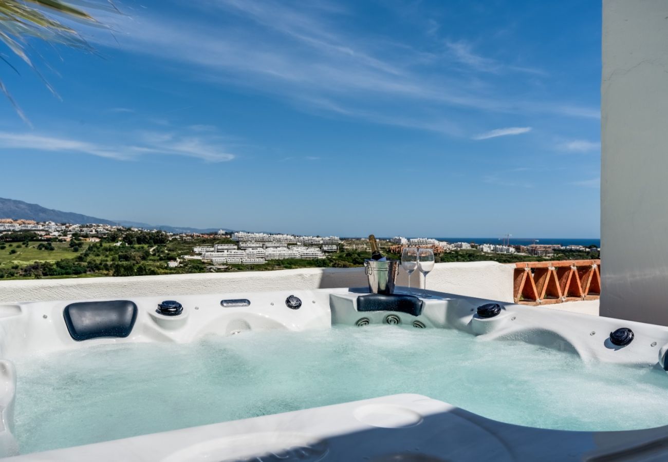 Apartment in Estepona - Sunset Golf Penthouse