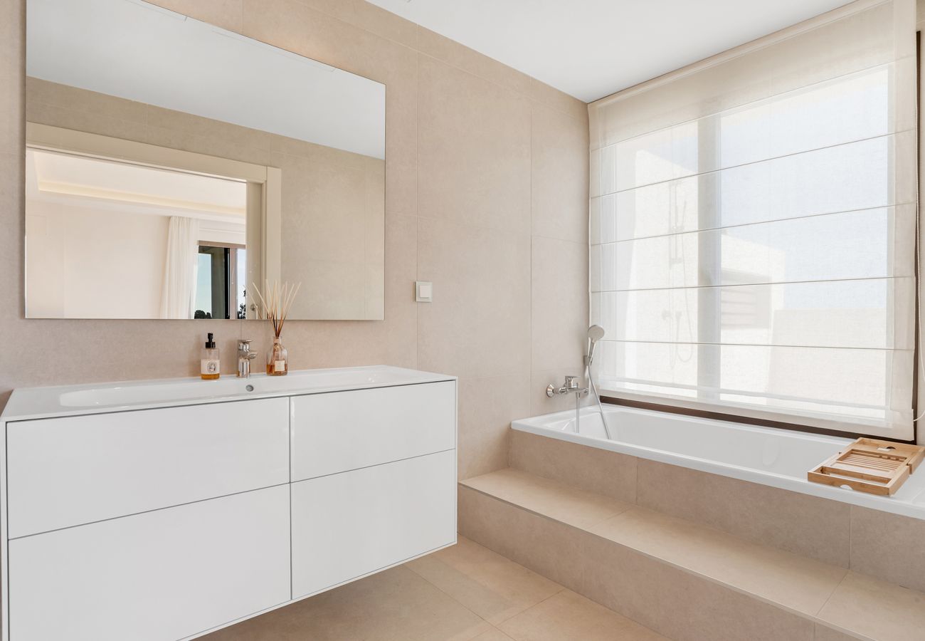 Apartment in Estepona - Luxury Beachfront Velaya