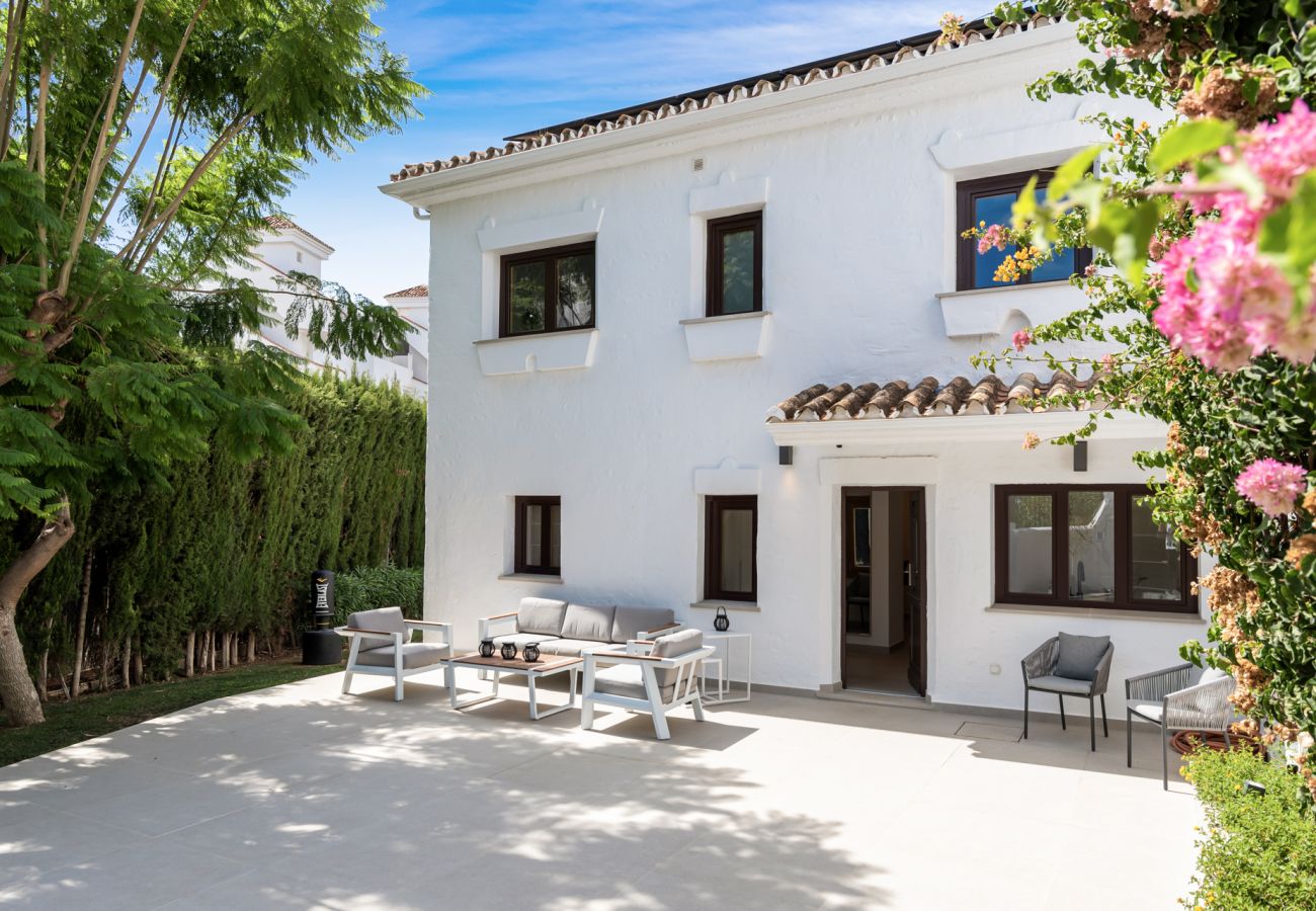 Radhus i Nueva andalucia - Casa Blanca Mar