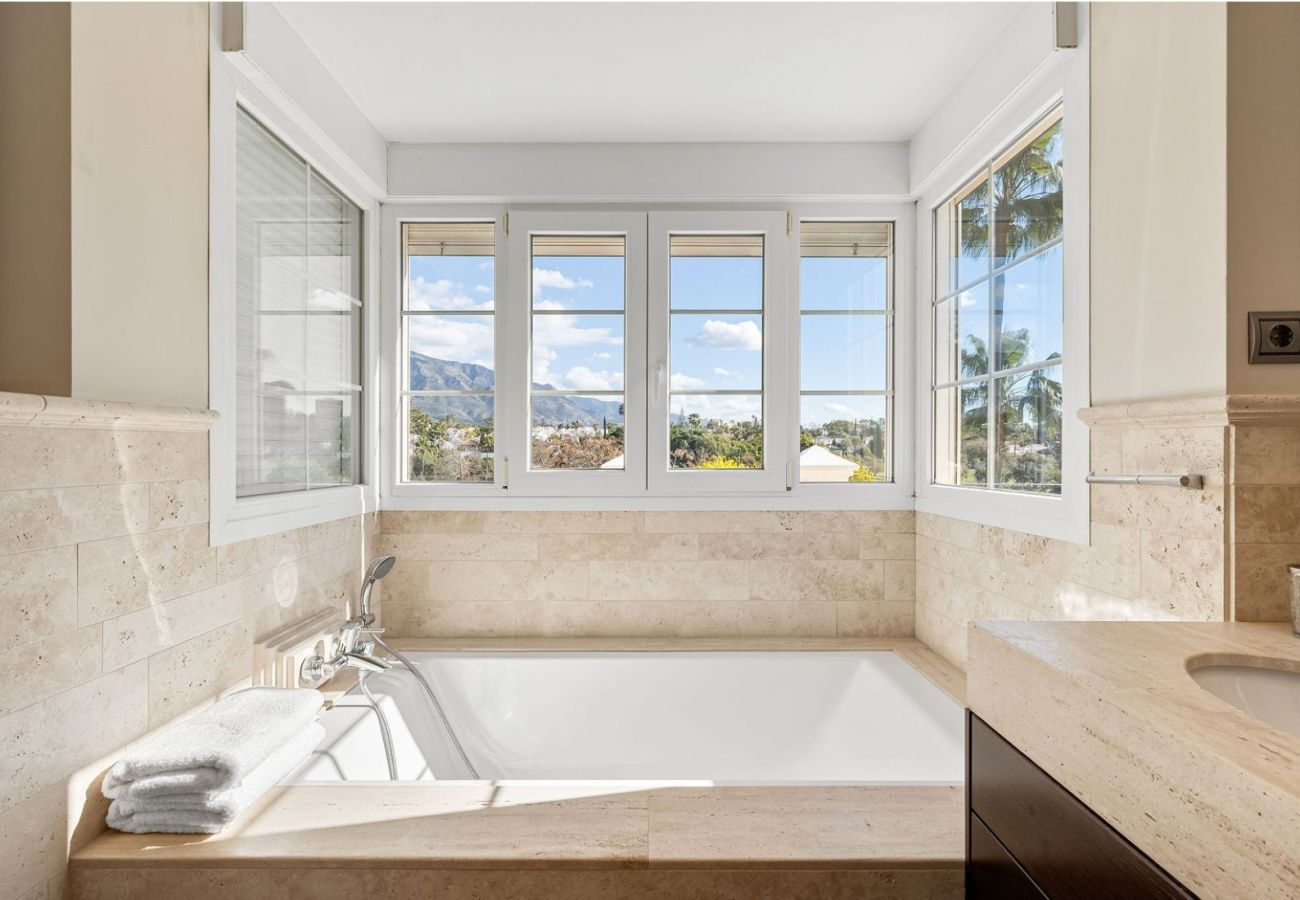 Villa i Nueva andalucia - Villa Las Brisas