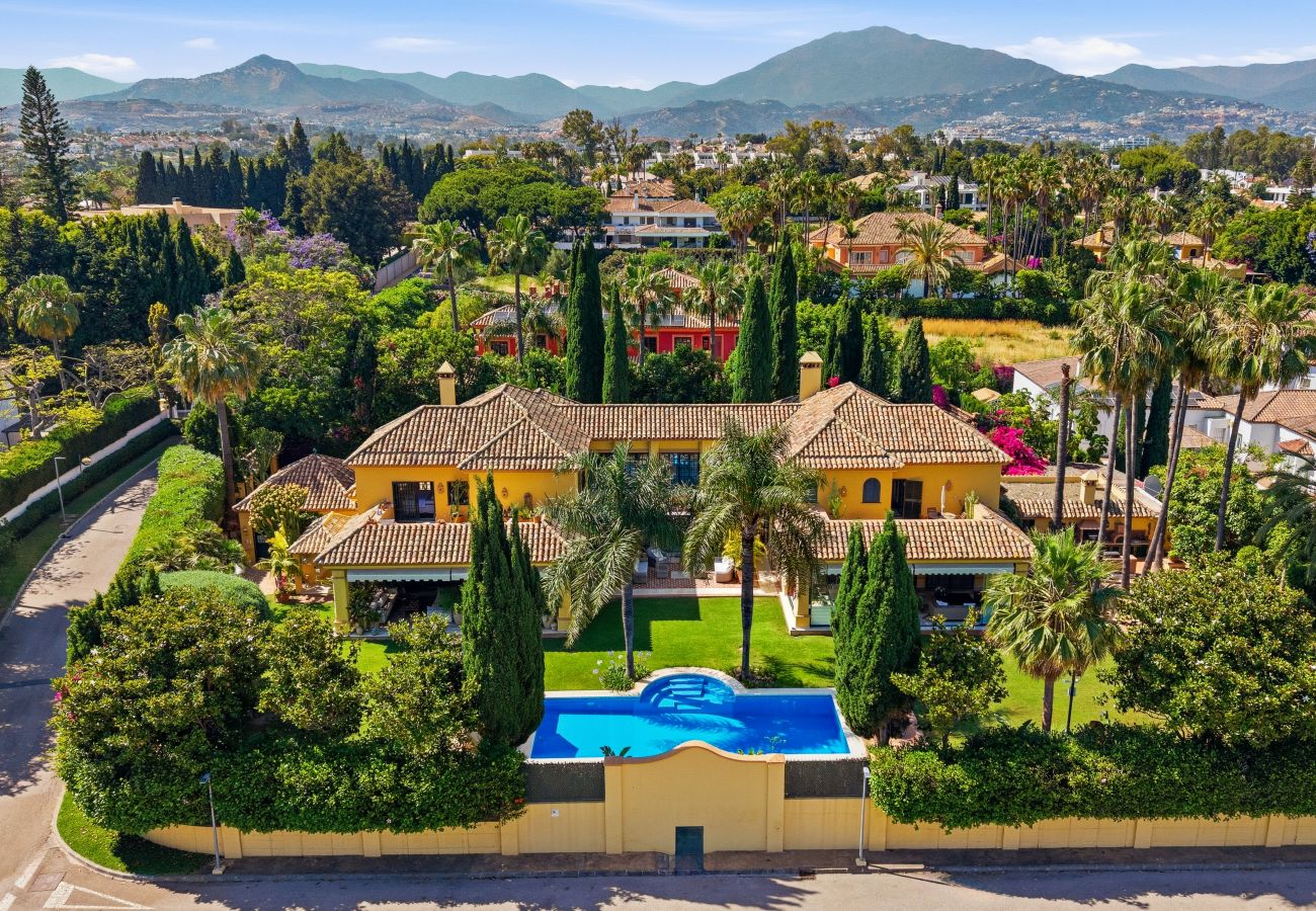 Villa i San Pedro de Alcántara - Villa Amarilla