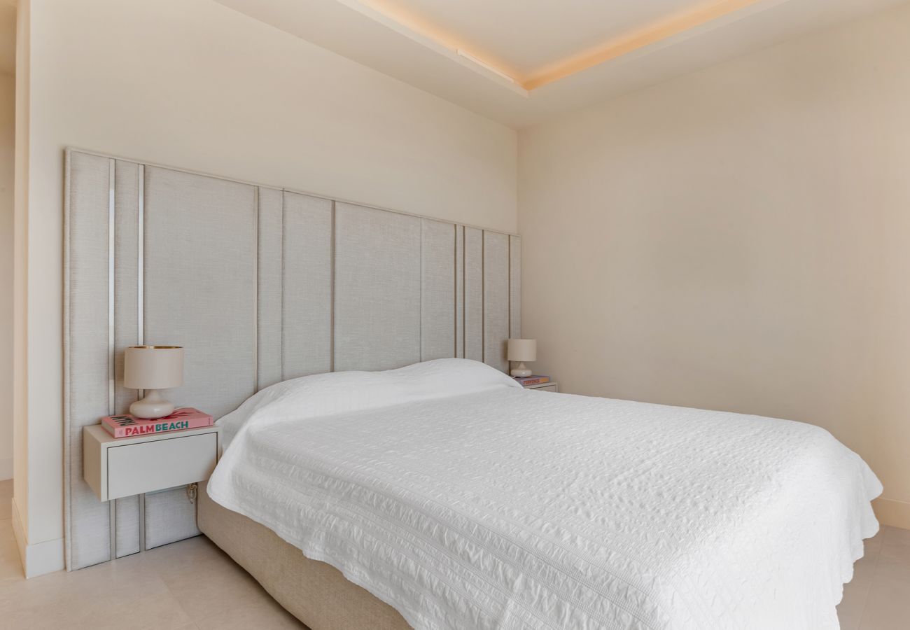 Lägenhet i Estepona - Luxury Beachfront Velaya
